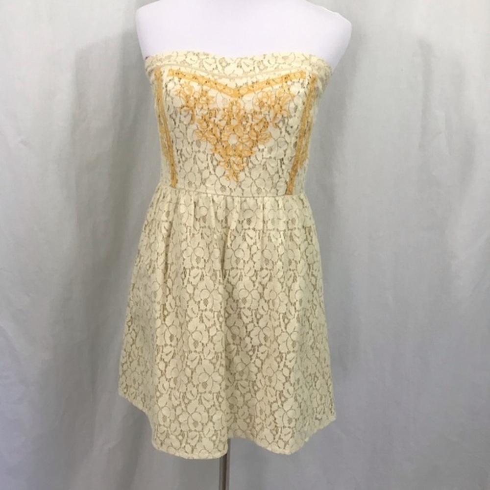 Flying Tomato Cream Yellow Lace Strapless Dress M